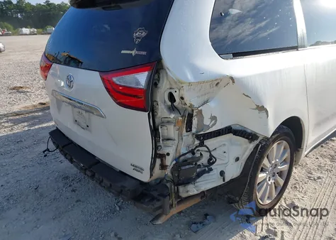 2015 Toyota Sienna Limited 7 Passenger z USA, uszkodzony, nr VIN 5TDDK3DCXFS101604